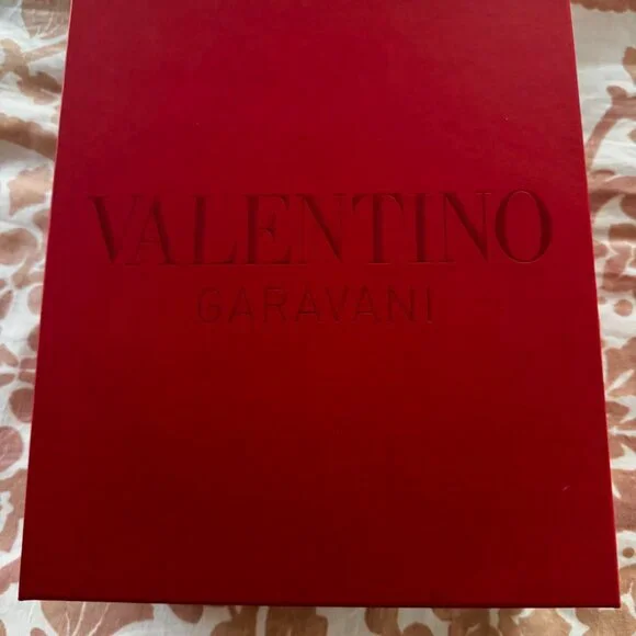 EUC Valentino White Patent Leather Rockstud Embellished T-Strap Sandals Sz 37 - Picture 9 of 10